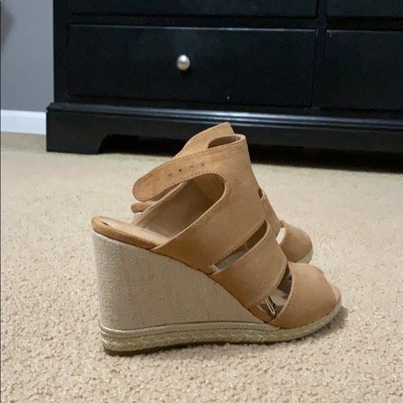 Casual sand colored wedges - Picture 2 of 3